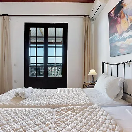Yiannis 5 Adults 3 Apartment *