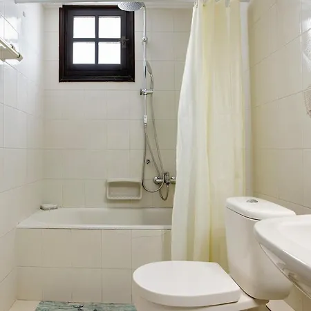 Yiannis 5 Adults 3 *