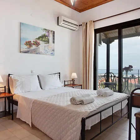 Yiannis 5 Adults 3 Apartment *