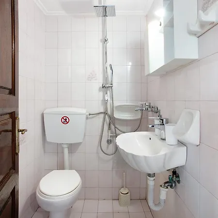 Yiannis 5 Adults 3 *