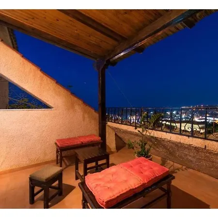 Yiannis 5 Adults 3 Apartment
