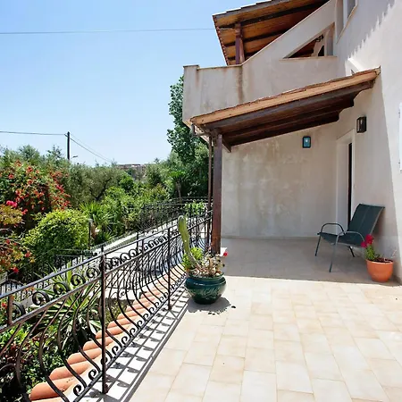 Yiannis 5 Adults 3 Apartment *