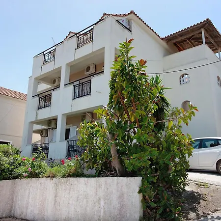 Apartment Yiannis 5 Adults 3