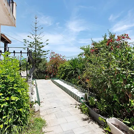 Yiannis 5 Adults 3 Apartment *