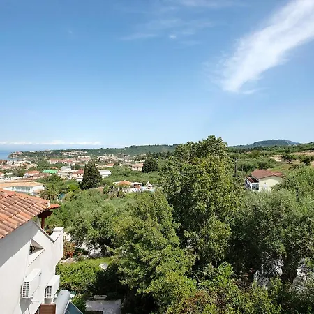 Yiannis 5 Adults 3 * Zakintos